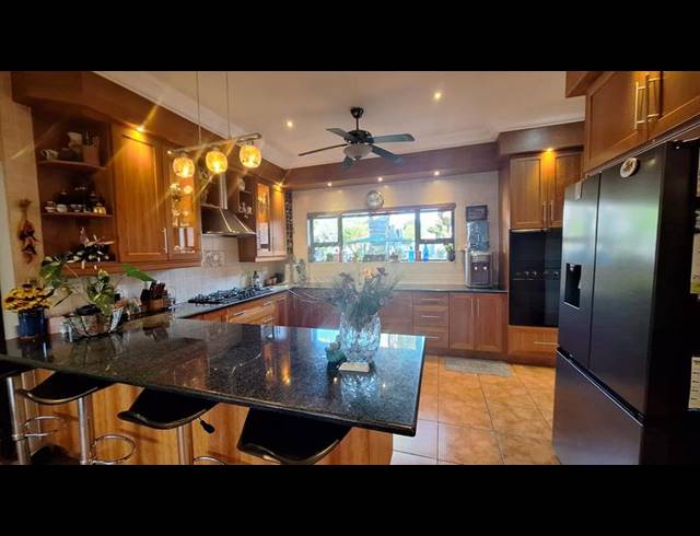 3 BEDROOM HOUSE FOR SALE IN MIDSTREAM ESTATE